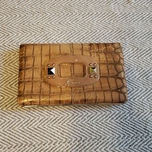Marciano Hard Case Clutch